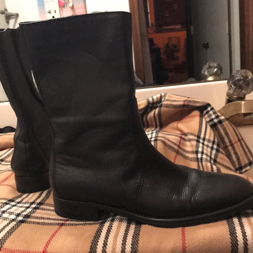 Boots - Picture 4 of 4